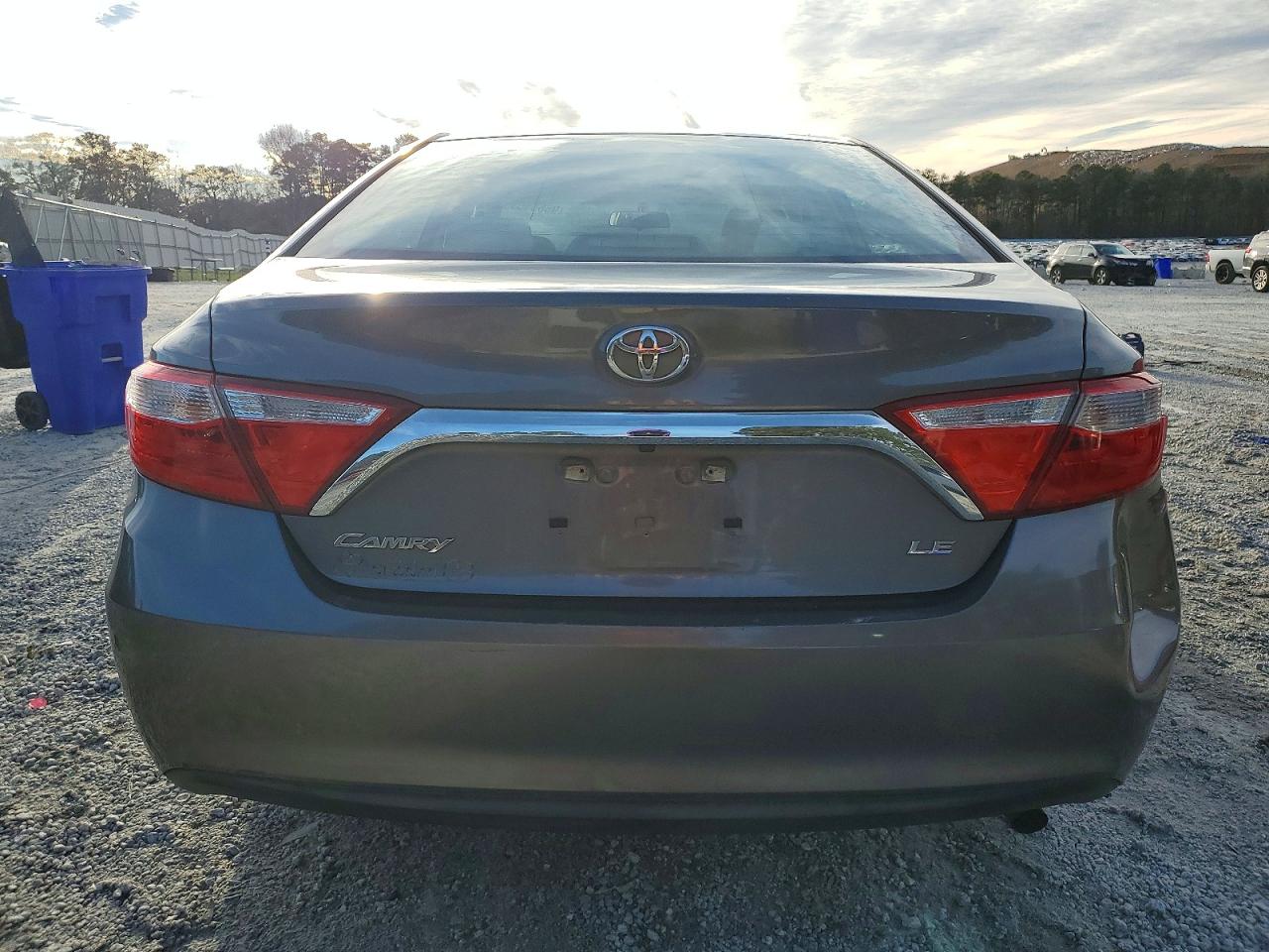 2015 TOYOTA CAMRY LE photo 6