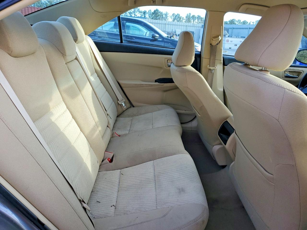2015 TOYOTA CAMRY LE photo 10