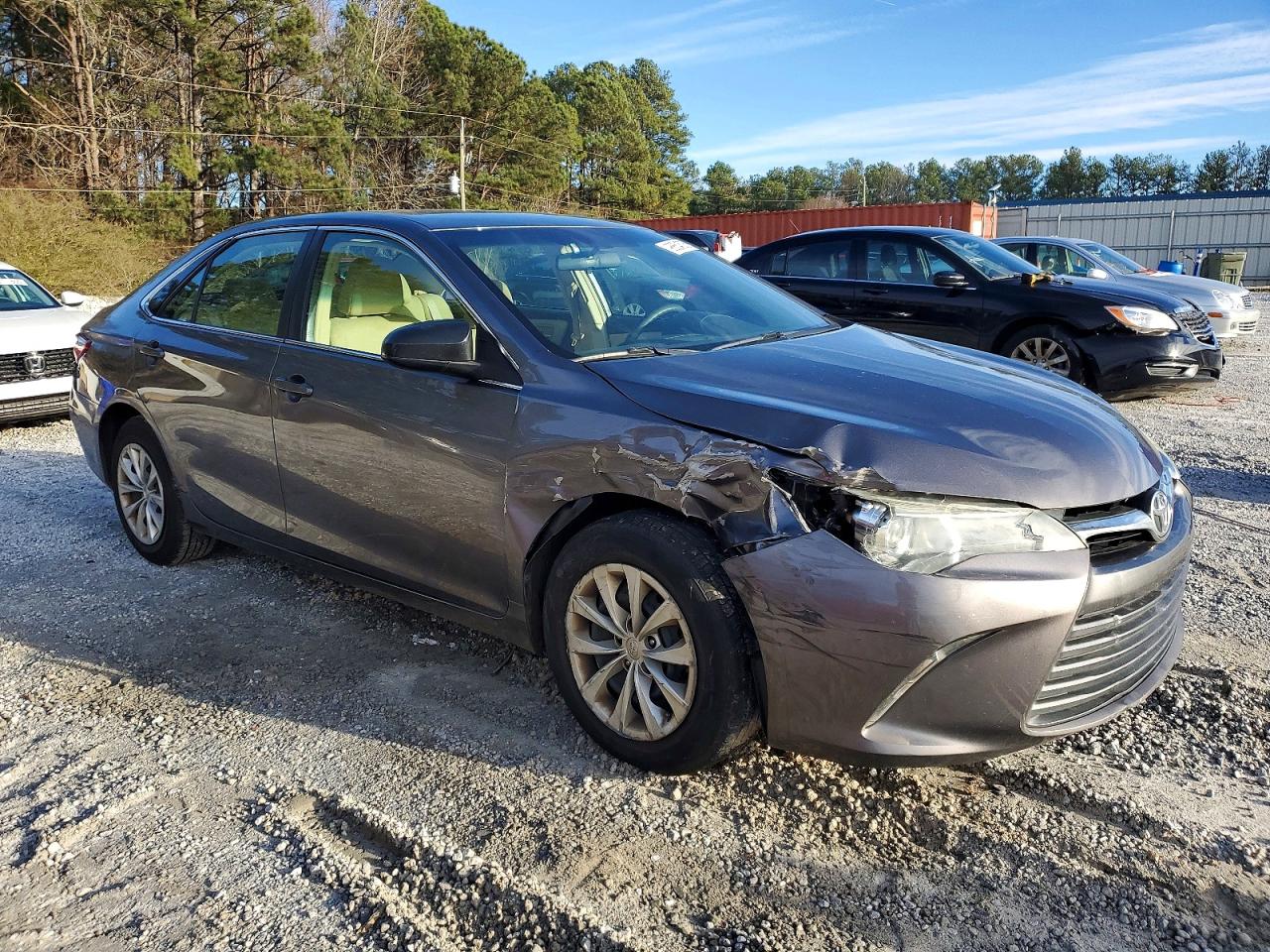 2015 TOYOTA CAMRY LE photo 4