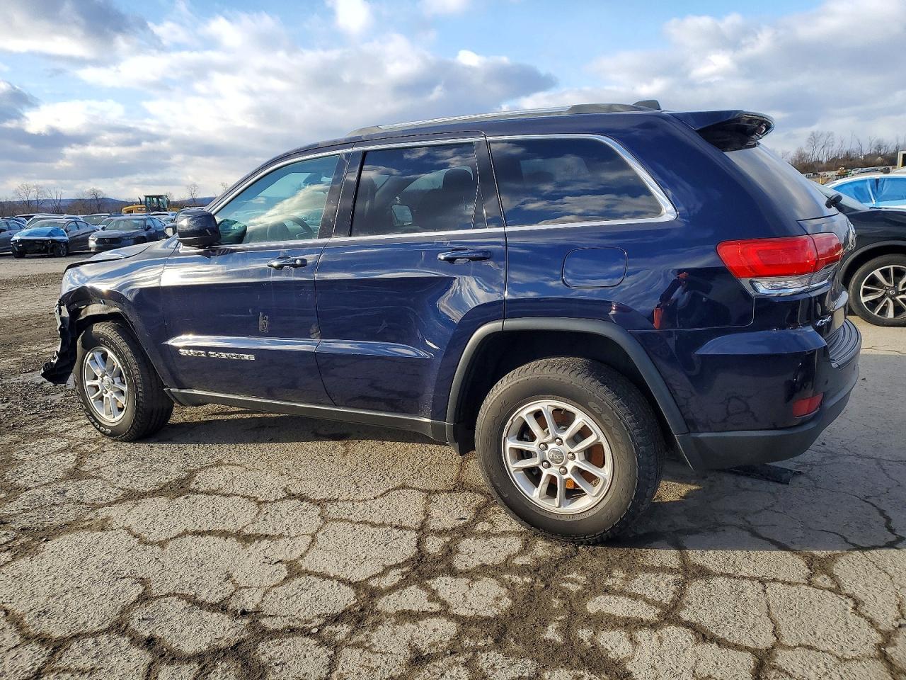 2018 JEEP GRAND CHEROKEE LAREDO photo 2