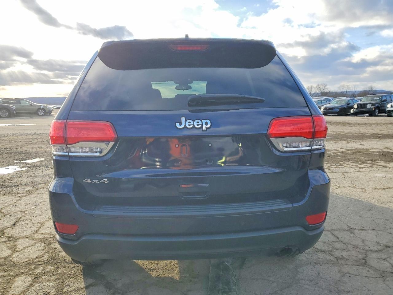 2018 JEEP GRAND CHEROKEE LAREDO photo 6