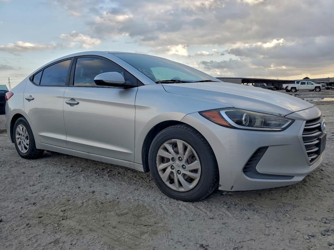 2017 HYUNDAI ELANTRA SE photo 4