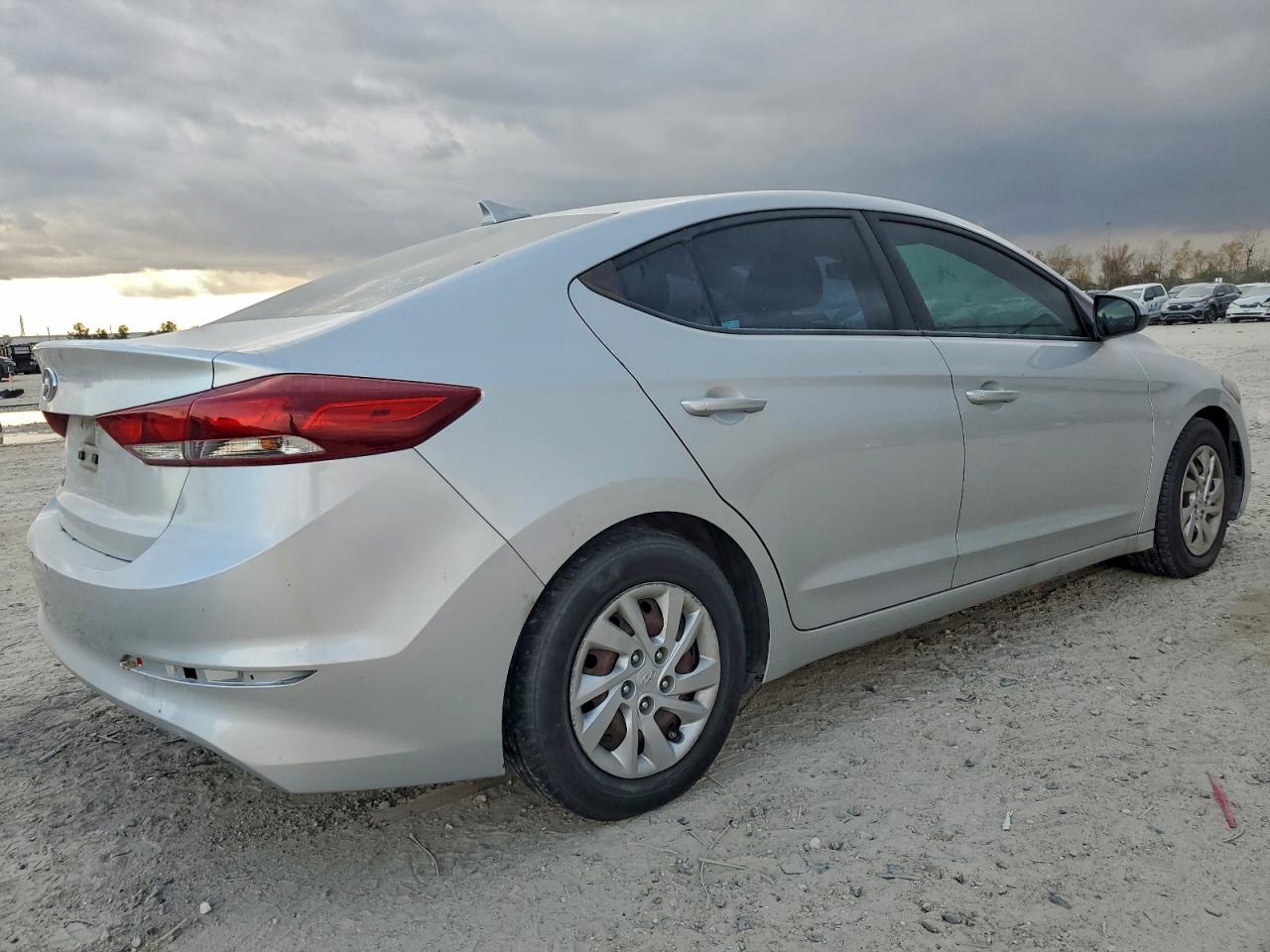 2017 HYUNDAI ELANTRA SE photo 3
