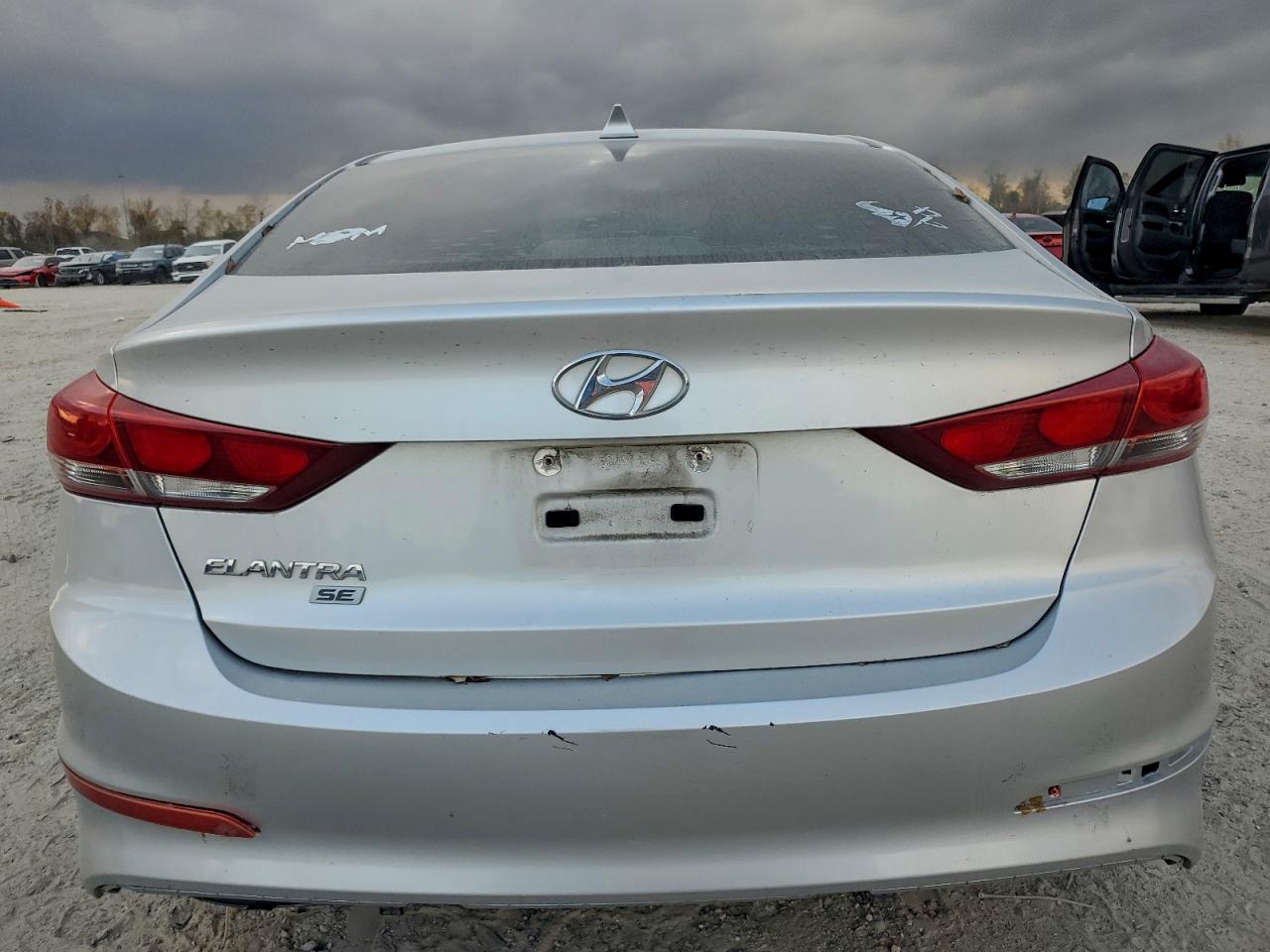 2017 HYUNDAI ELANTRA SE photo 6