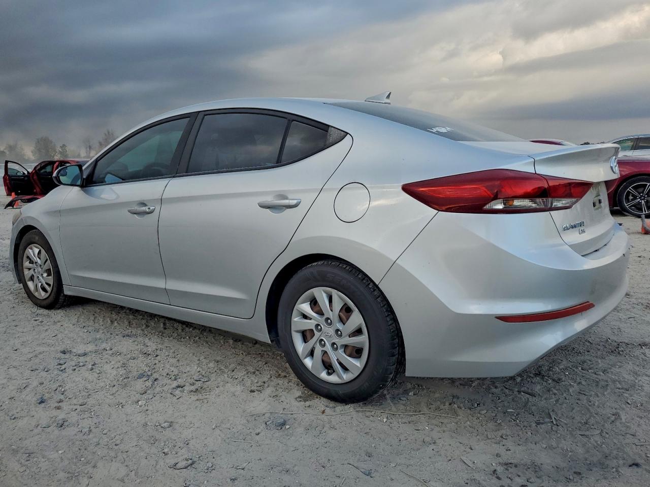 2017 HYUNDAI ELANTRA SE photo 2