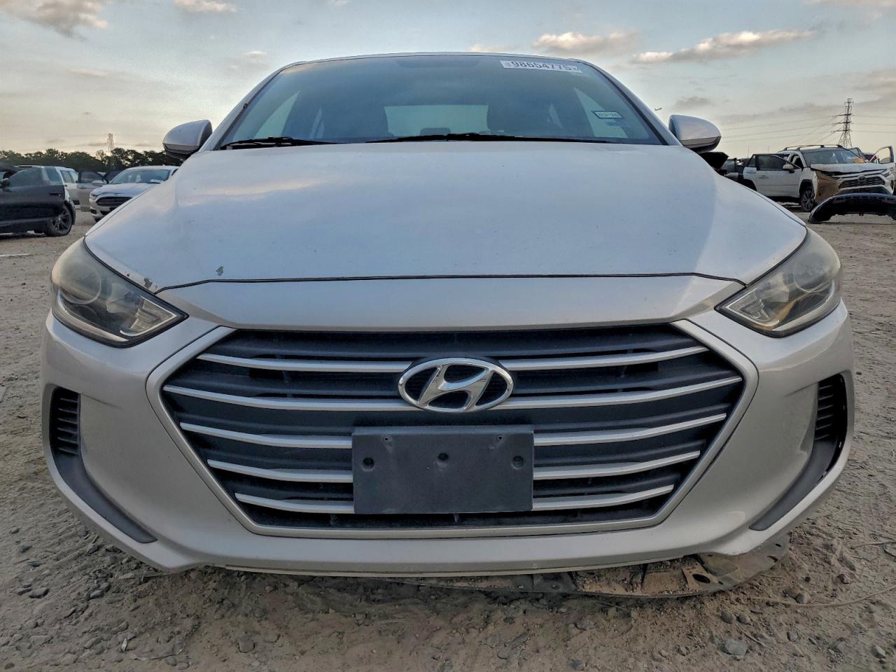 2017 HYUNDAI ELANTRA SE photo 5