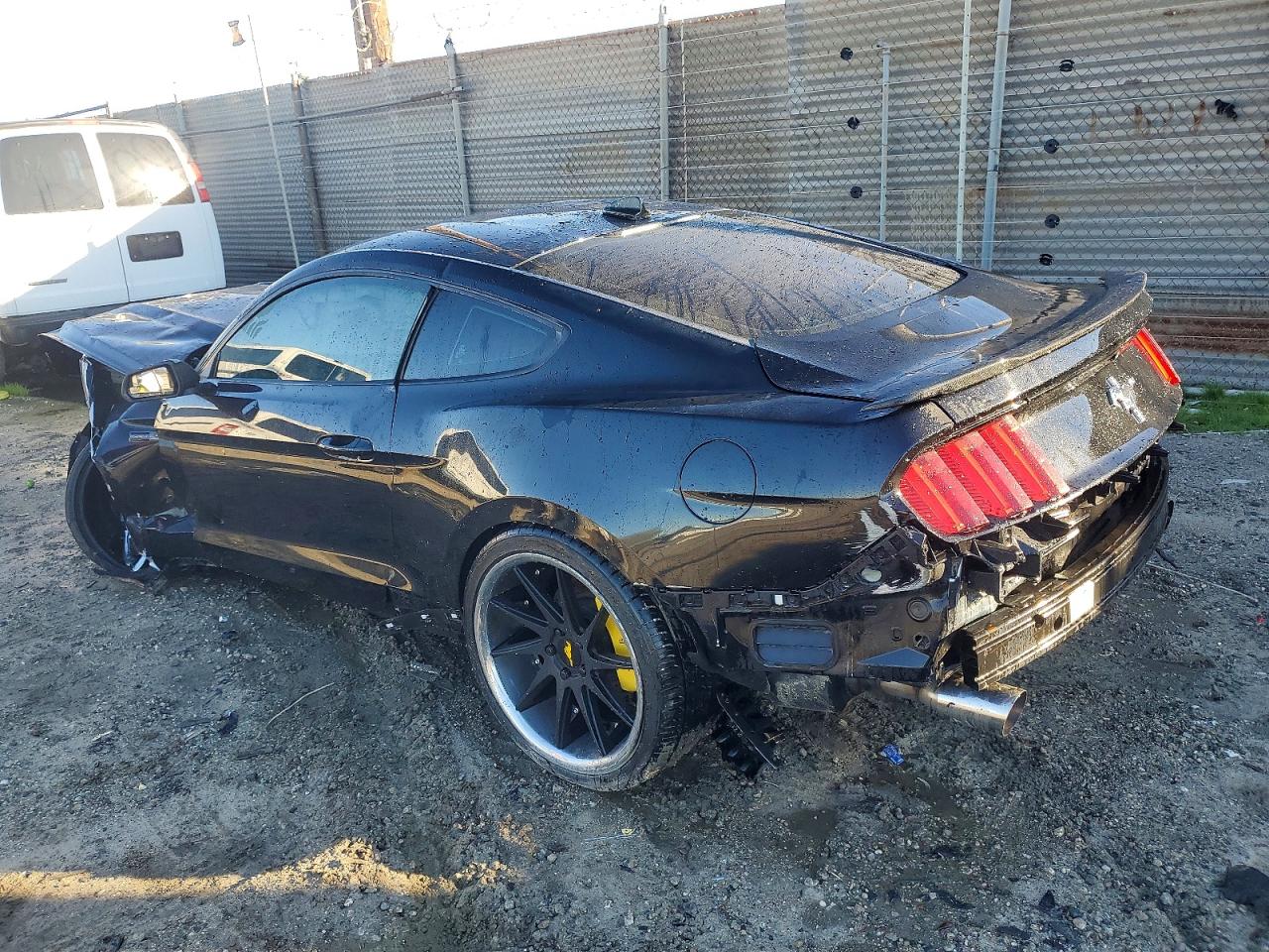 2016 FORD MUSTANG photo 2