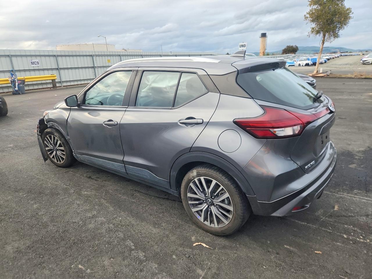 2021 NISSAN KICKS SV photo 2