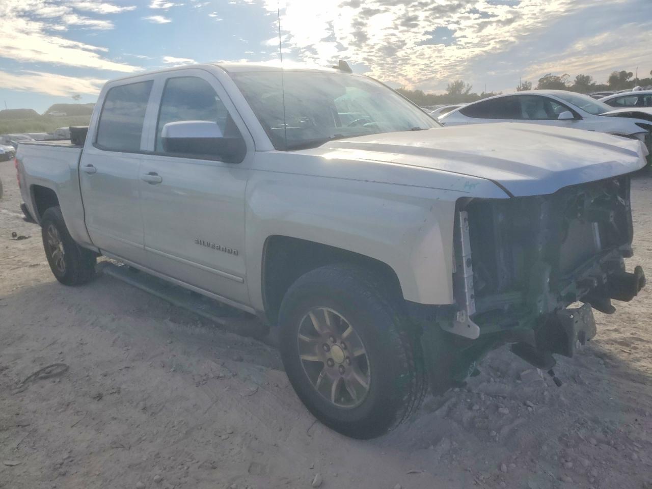 2015 CHEVROLET SILVERADO C1500 LT photo 4