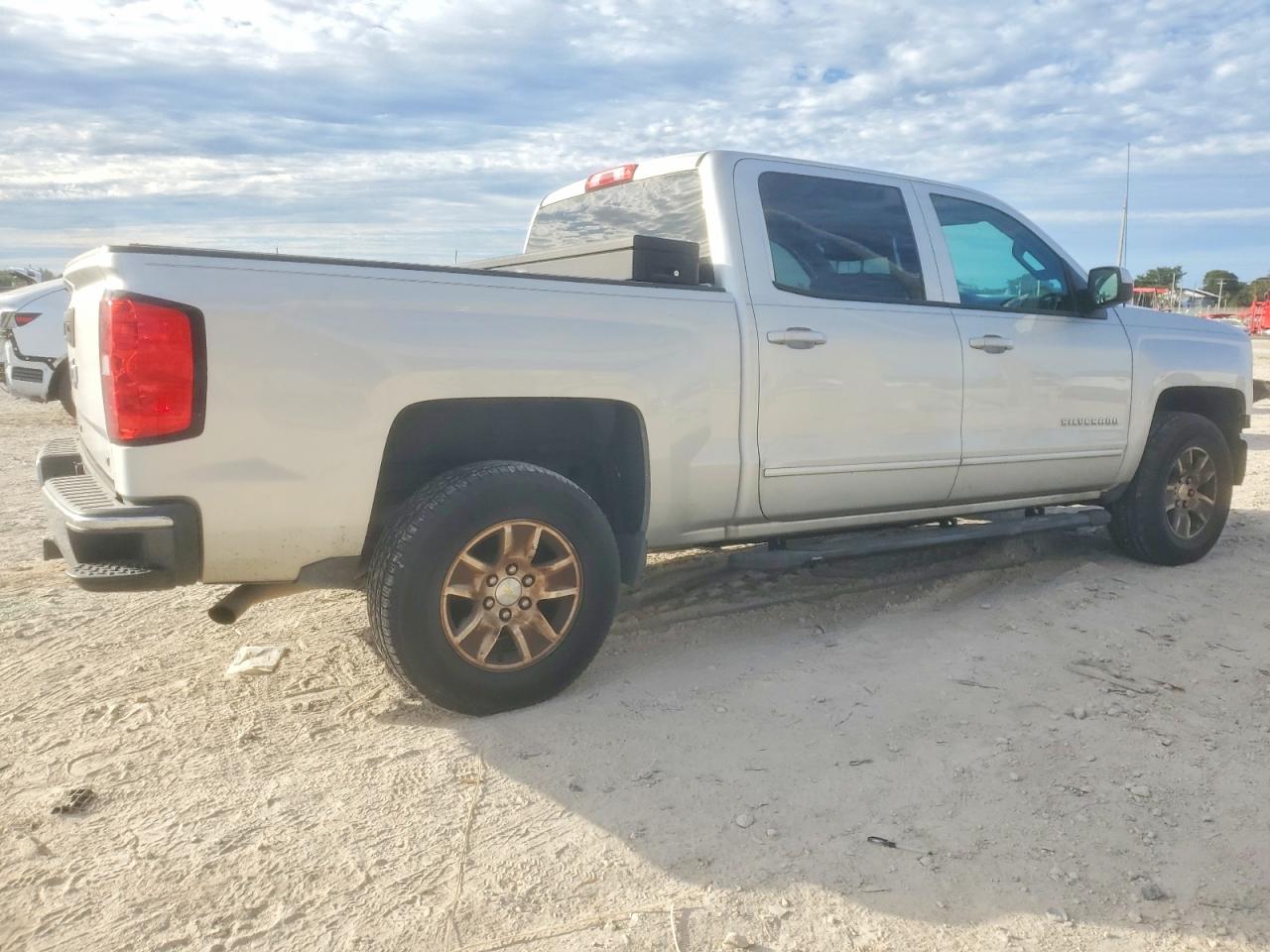 2015 CHEVROLET SILVERADO C1500 LT photo 3