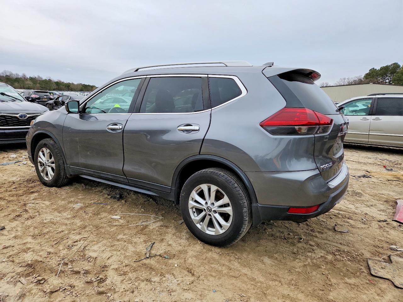 2018 NISSAN ROGUE S photo 2