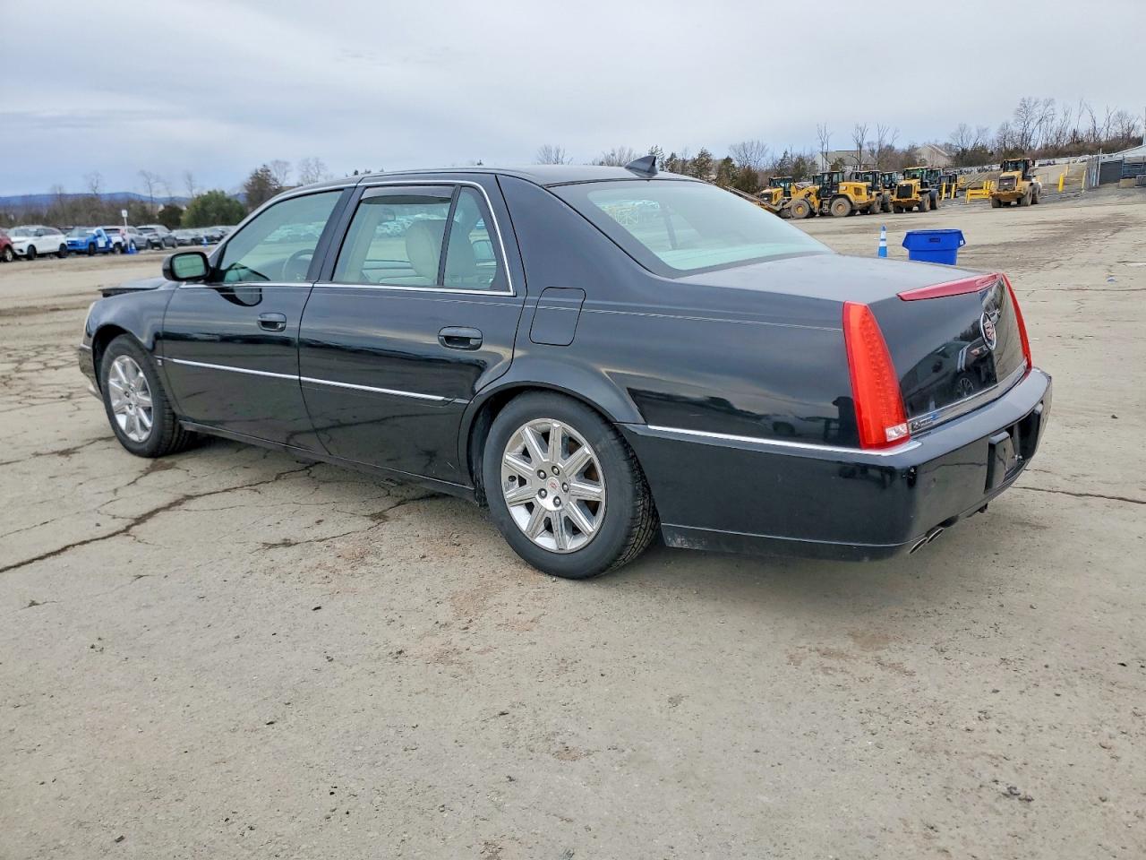 2009 CADILLAC DTS photo 2