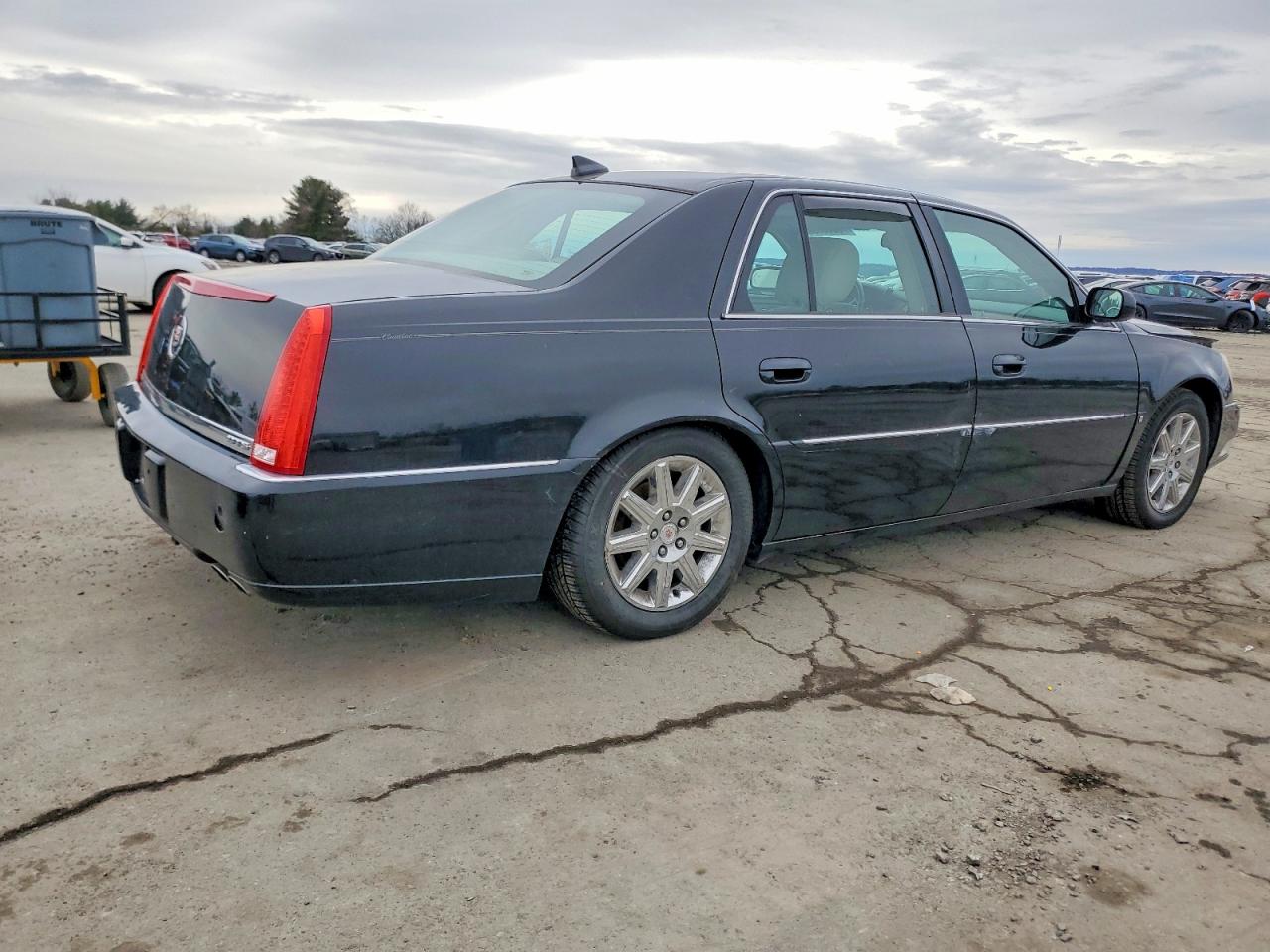 2009 CADILLAC DTS photo 3