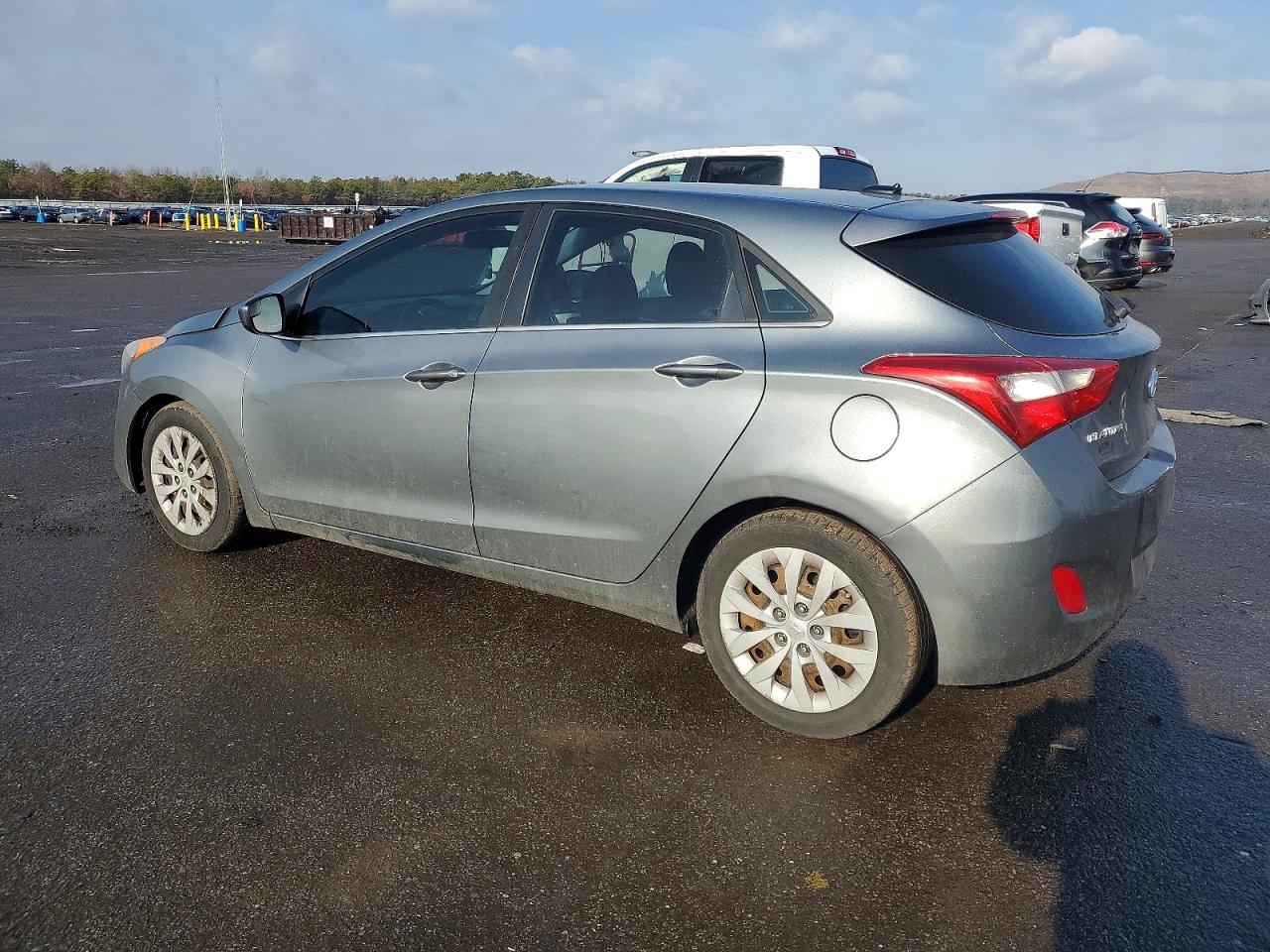 2017 HYUNDAI ELANTRA GT photo 2