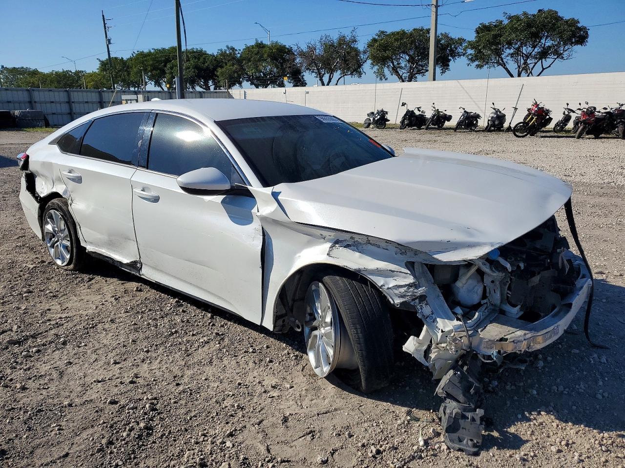 2018 HONDA ACCORD LX photo 4