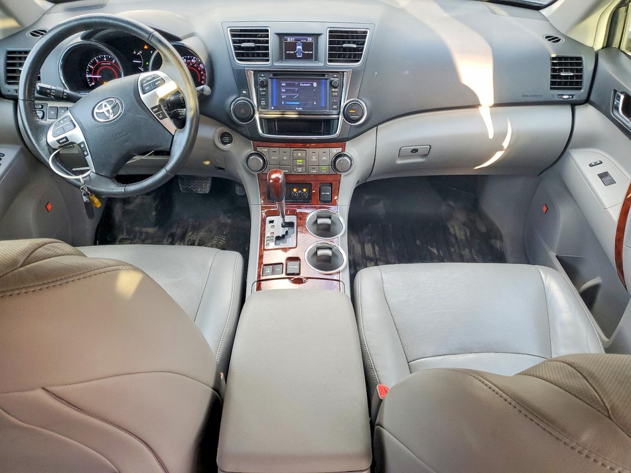 2013 TOYOTA HIGHLANDER LIMITED photo 8