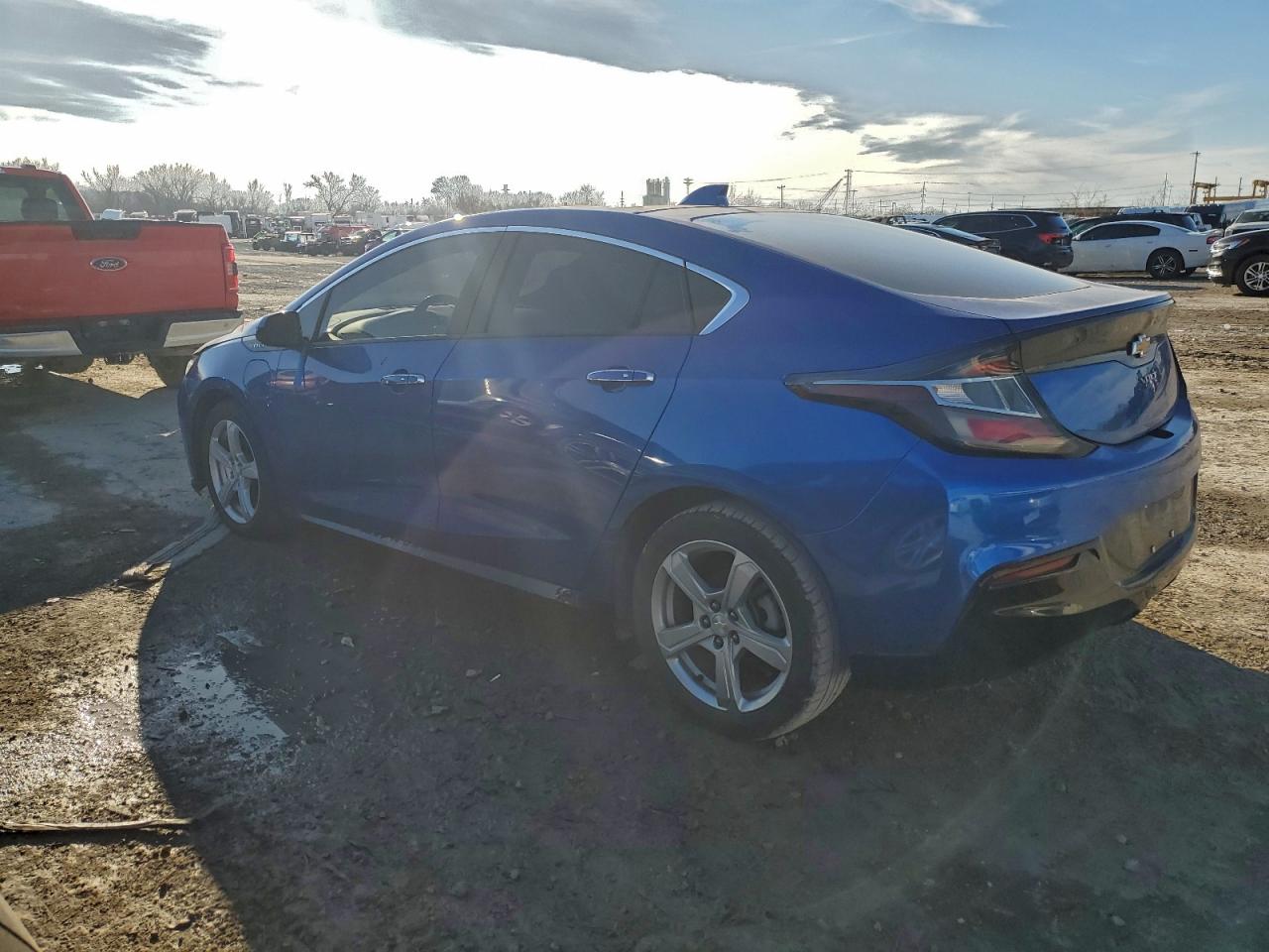 2017 CHEVROLET VOLT LT photo 2