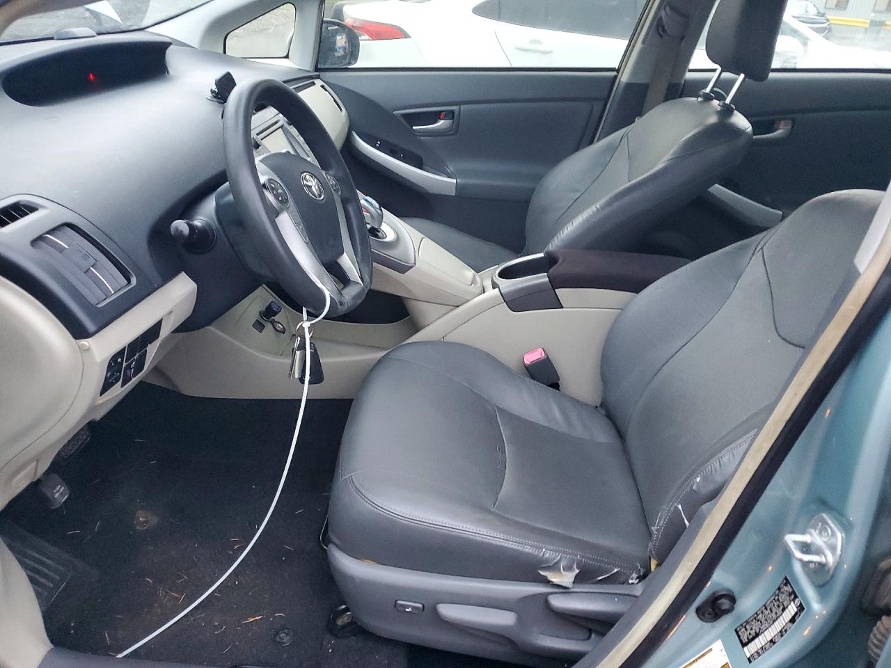 2015 TOYOTA PRIUS photo 7