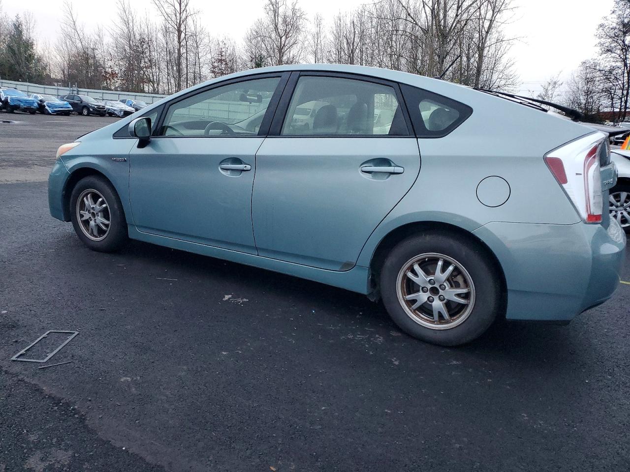 2015 TOYOTA PRIUS photo 2
