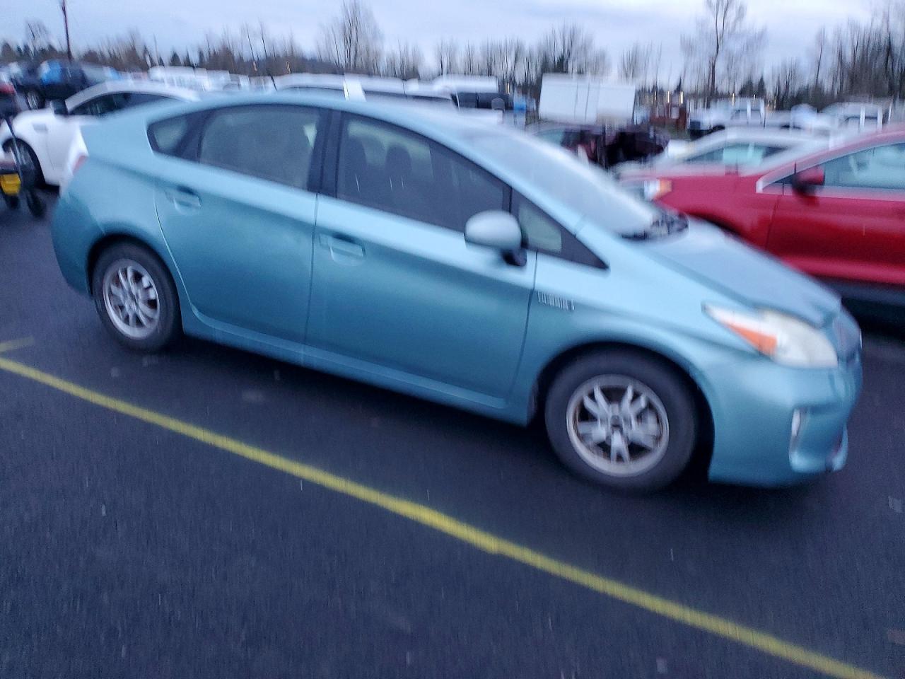 2015 TOYOTA PRIUS photo 4