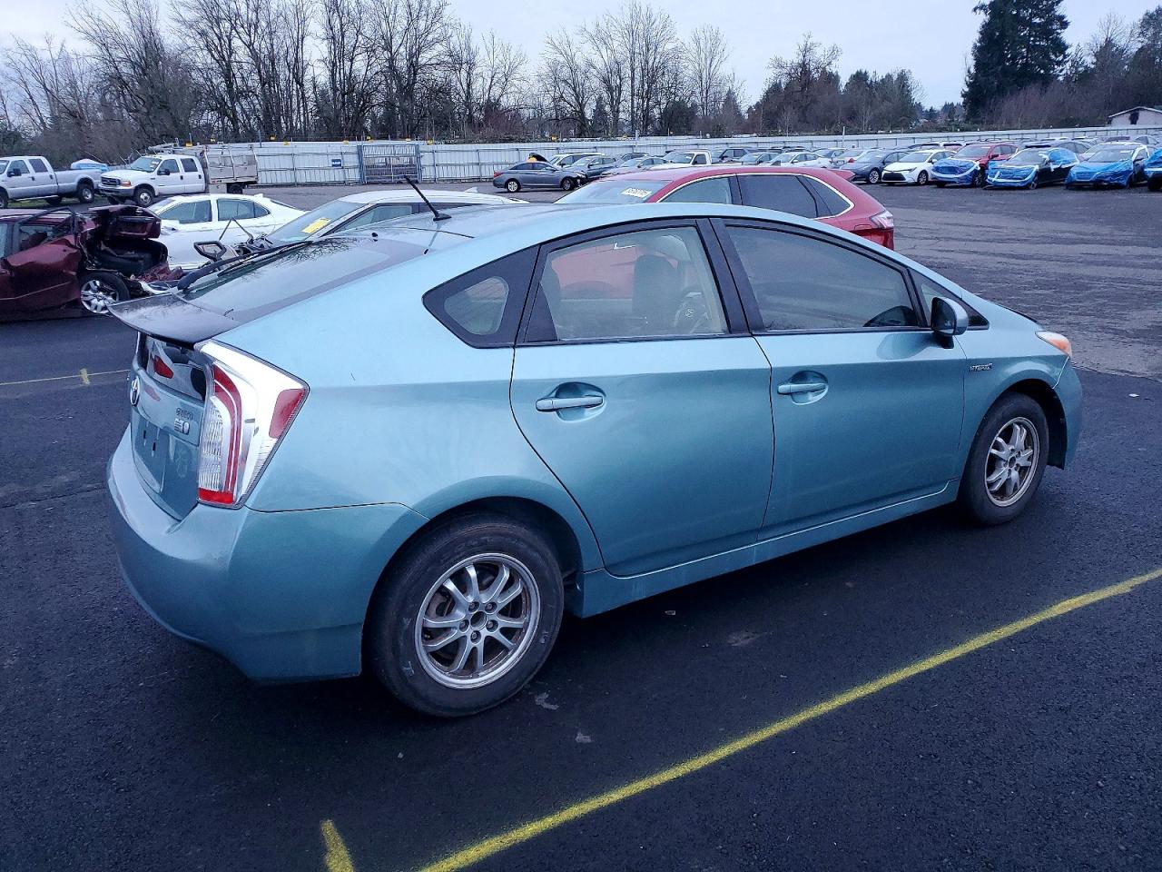 2015 TOYOTA PRIUS photo 3