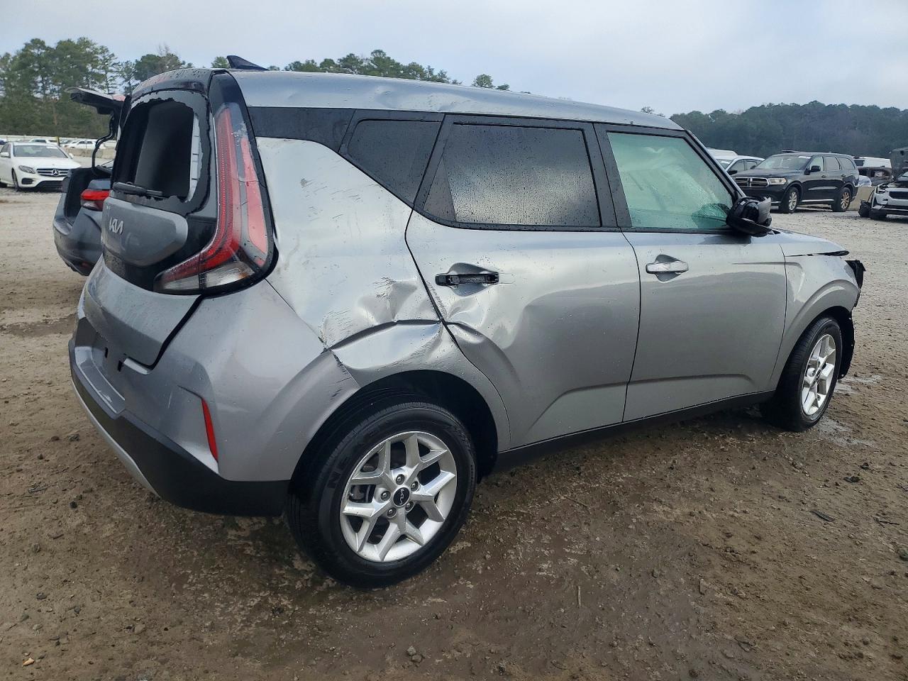 2025 KIA SOUL LX photo 3