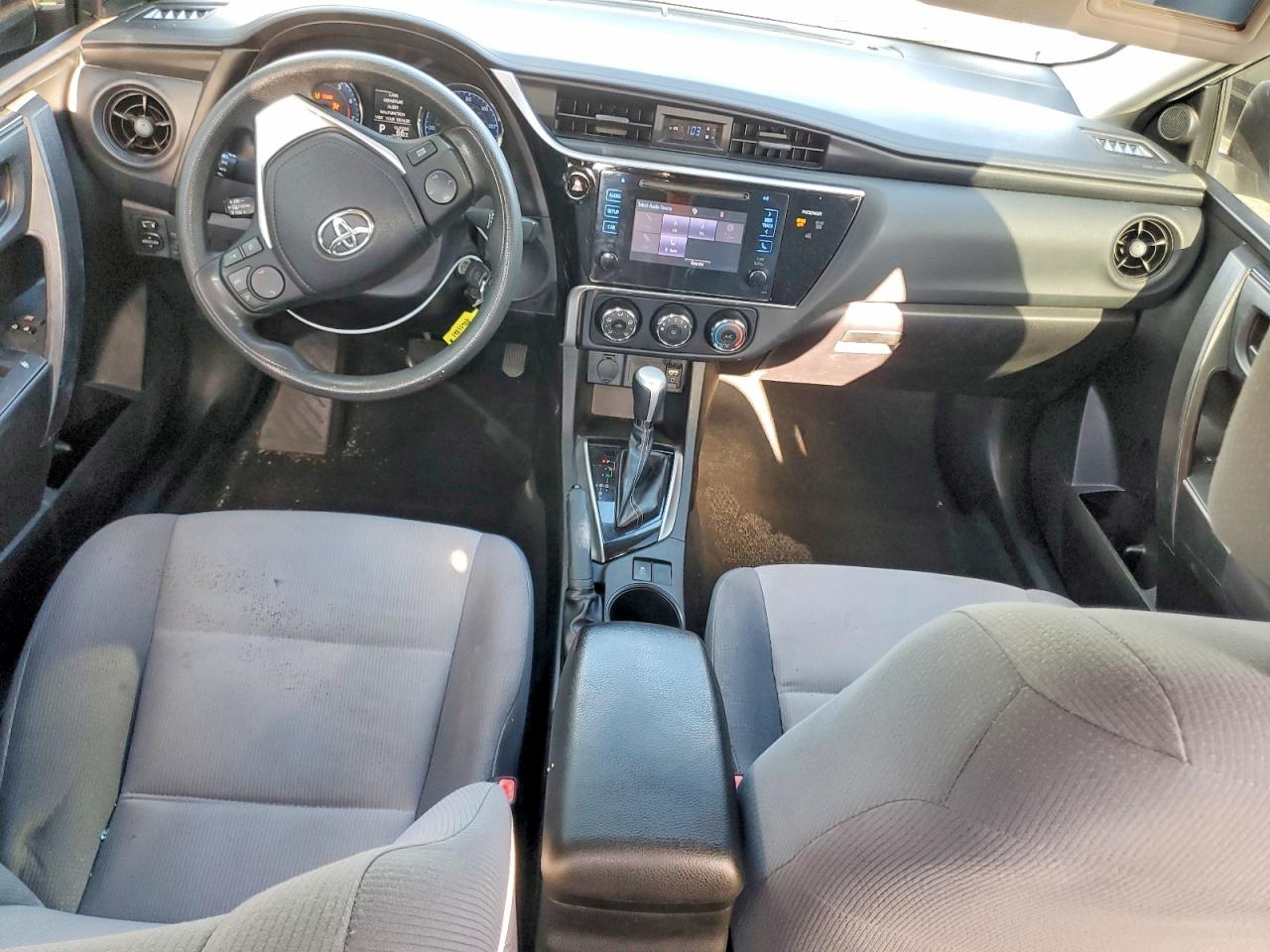 2017 TOYOTA COROLLA L photo 8
