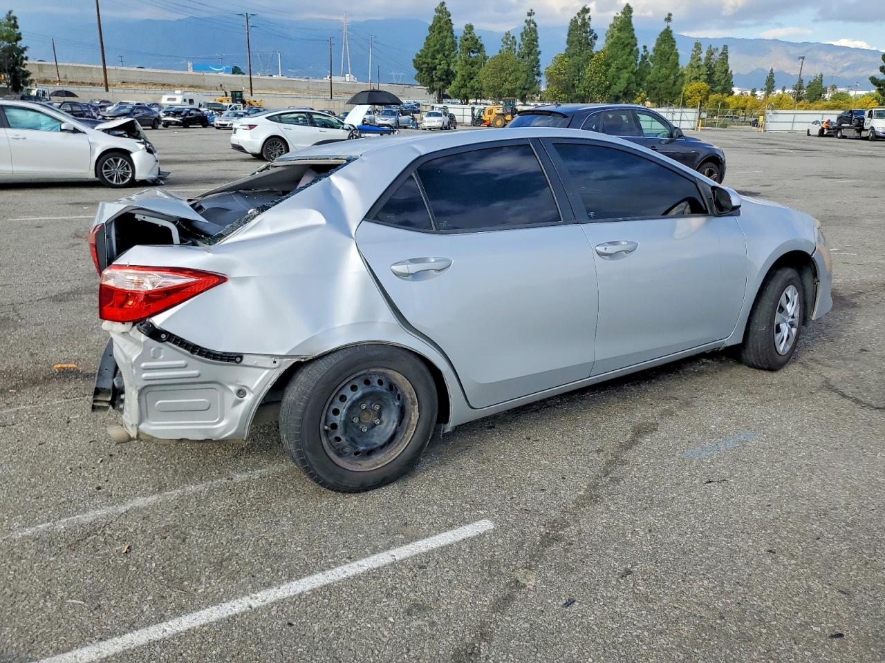 2017 TOYOTA COROLLA L photo 3