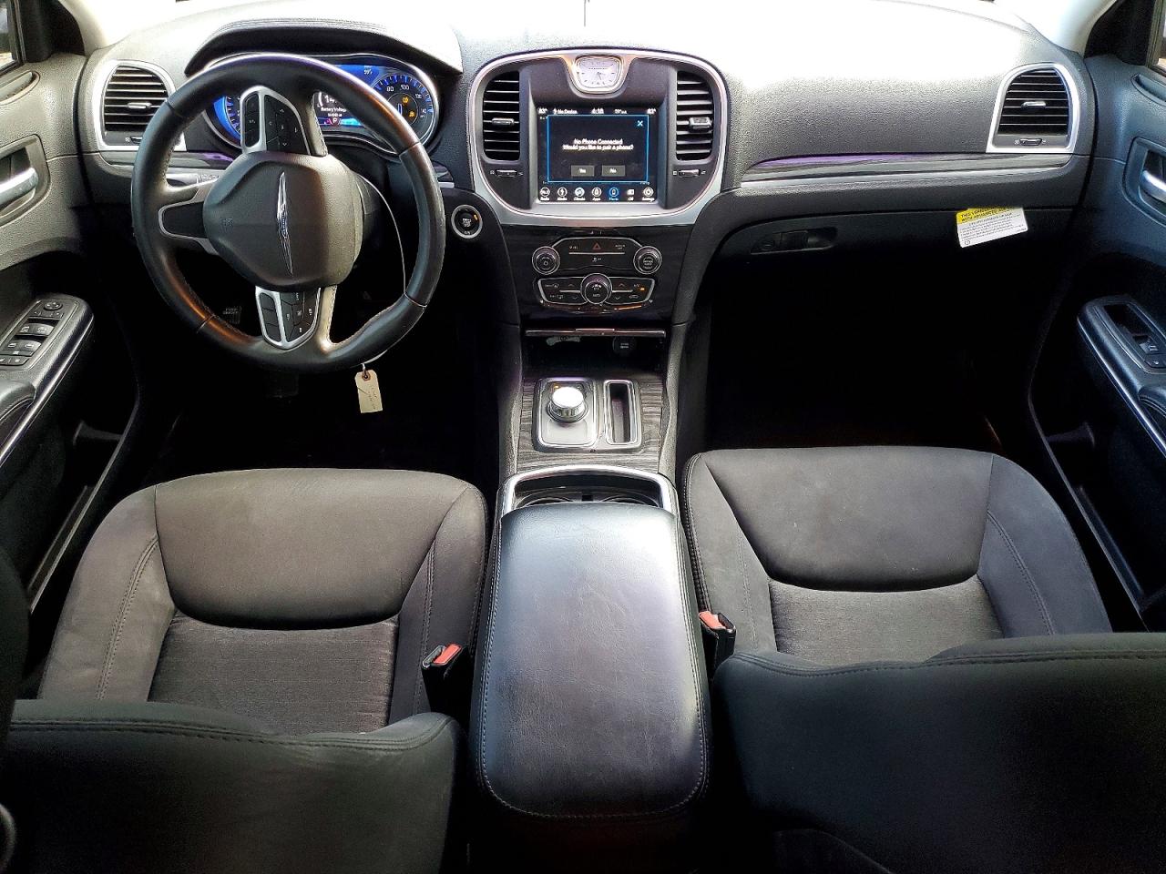 2018 CHRYSLER 300 TOURING photo 8