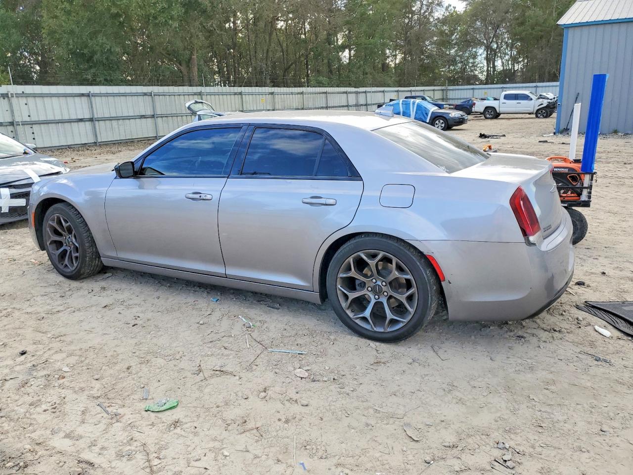 2018 CHRYSLER 300 TOURING photo 2