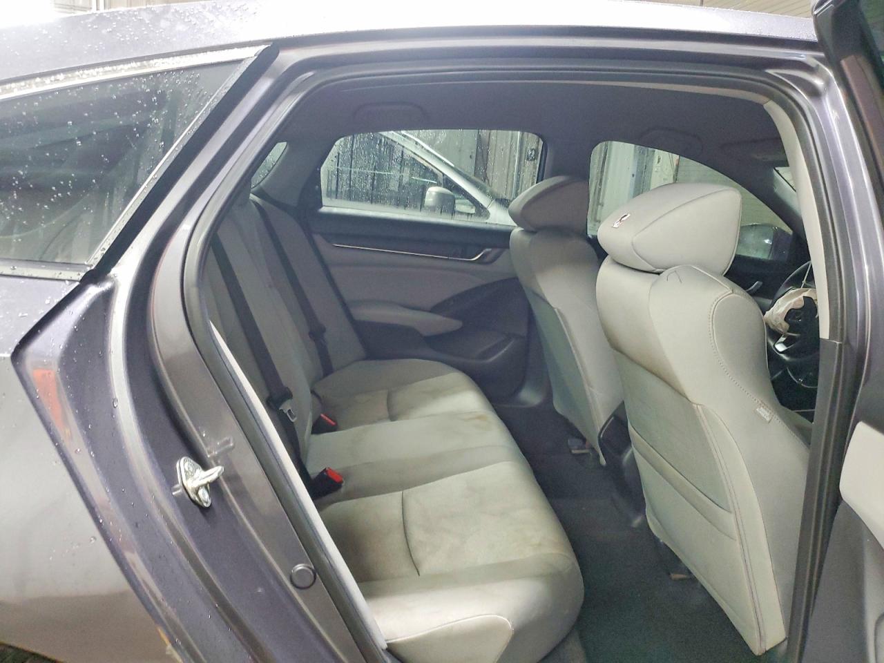 2018 HONDA ACCORD LX photo 10