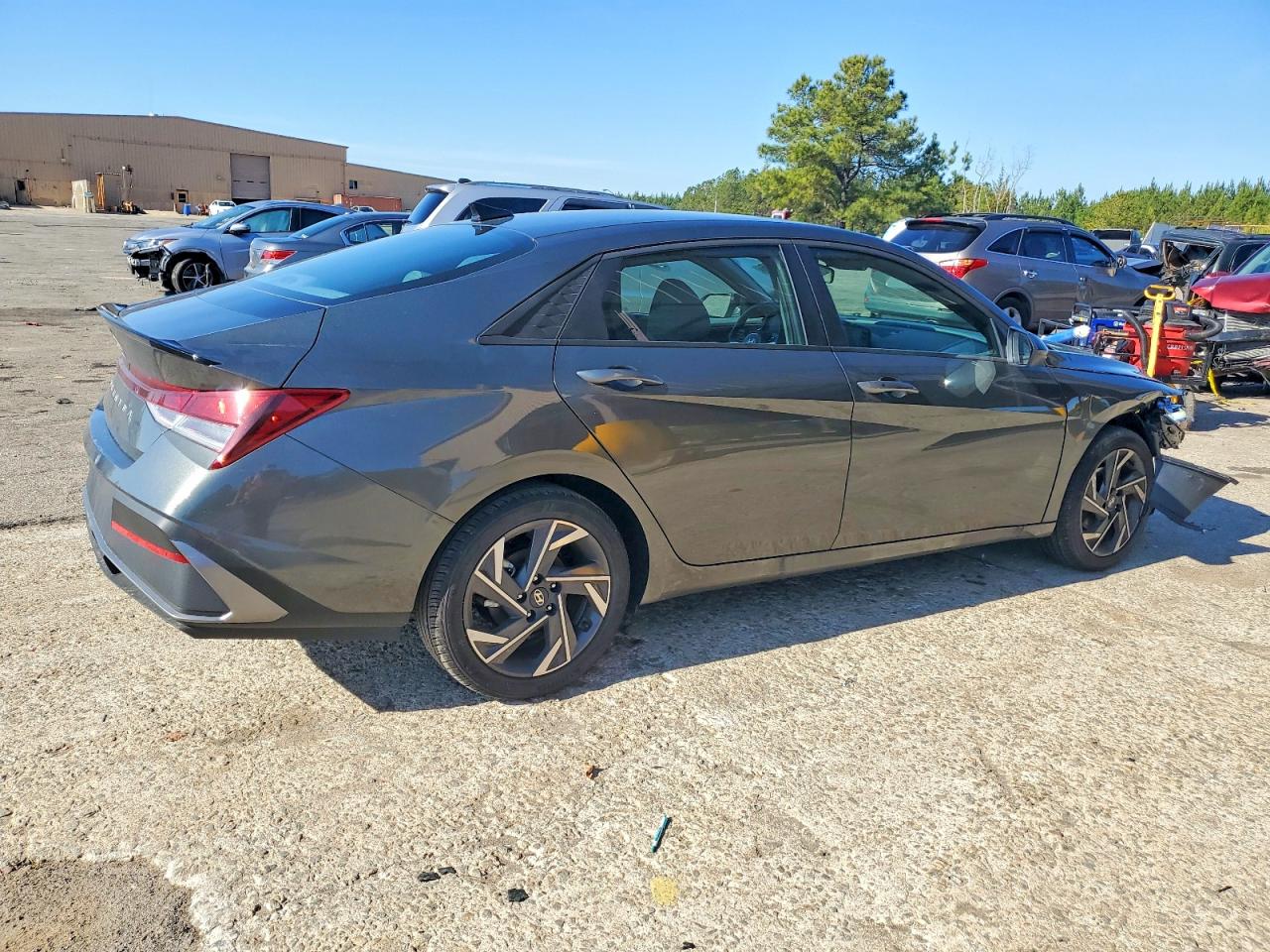 2025 HYUNDAI ELANTRA SEL SPORT photo 3