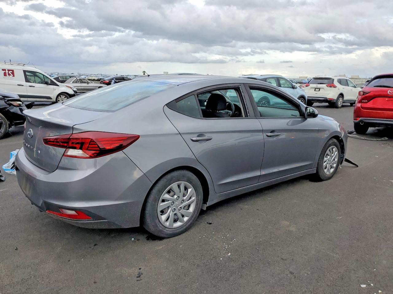2019 HYUNDAI ELANTRA SE photo 3