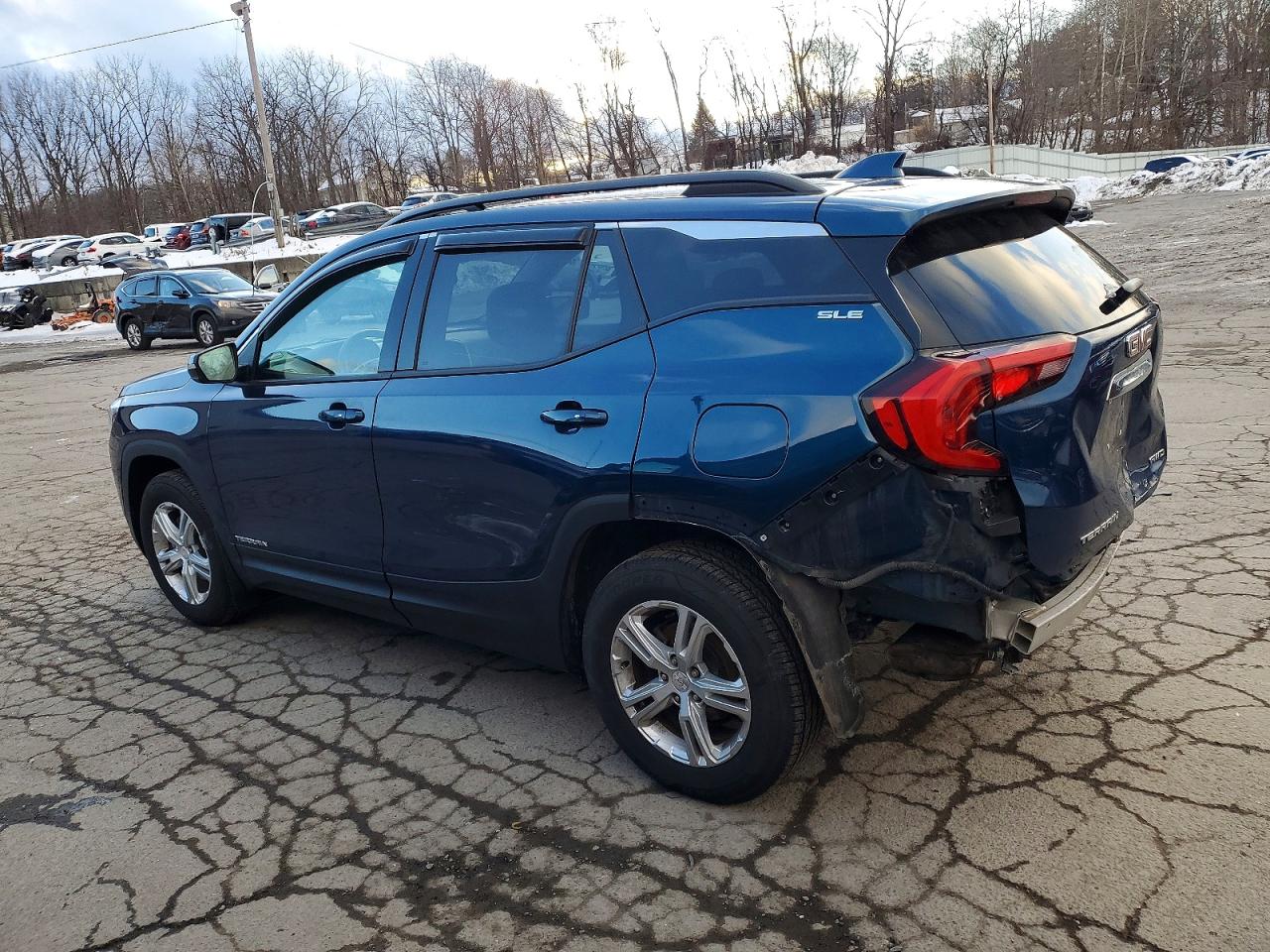2020 GMC TERRAIN SLE photo 2