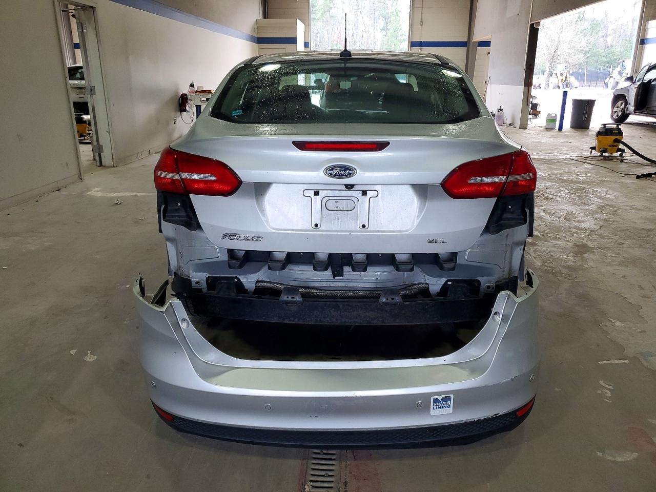 2017 FORD FOCUS SEL photo 6