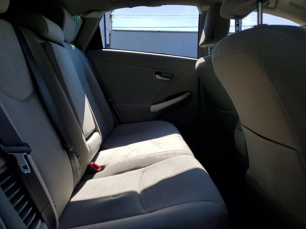 2015 TOYOTA PRIUS TWO photo 11