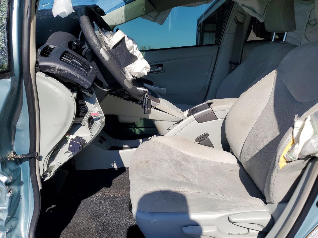 2015 TOYOTA PRIUS TWO photo 7