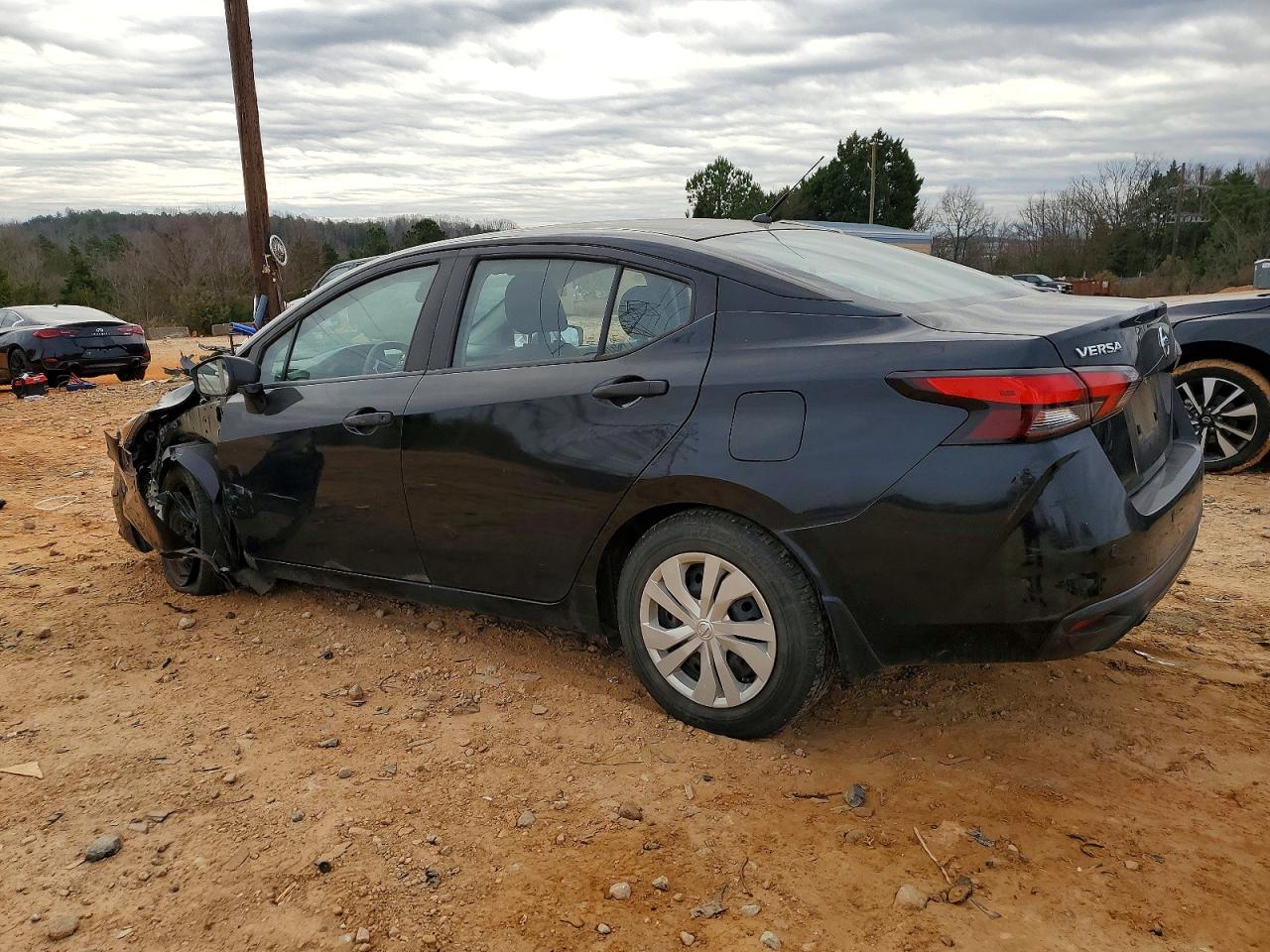 2020 NISSAN VERSA S photo 2
