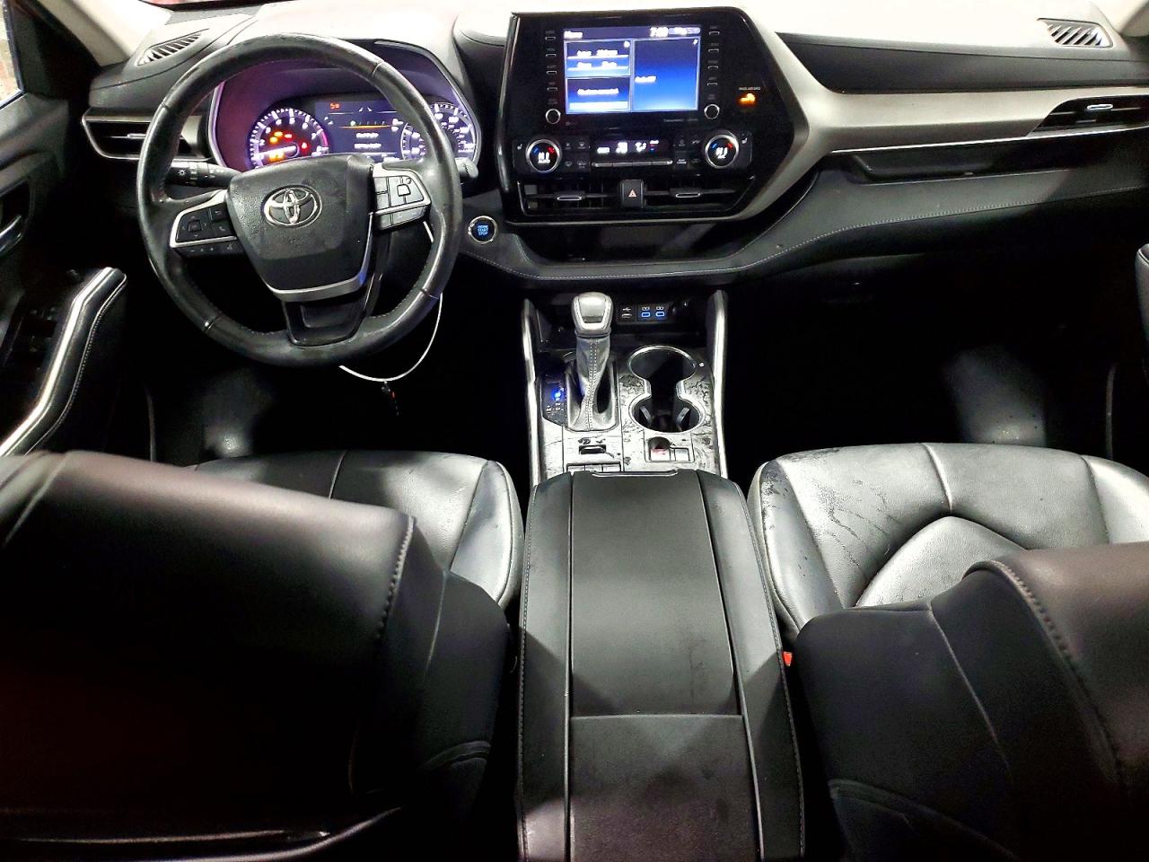 2022 TOYOTA HIGHLANDER XLE photo 8