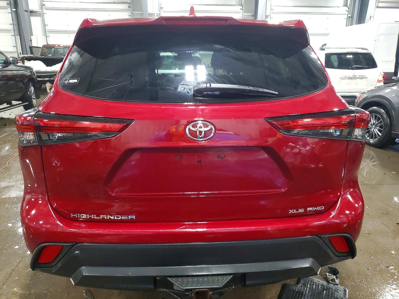 2022 TOYOTA HIGHLANDER XLE photo 6