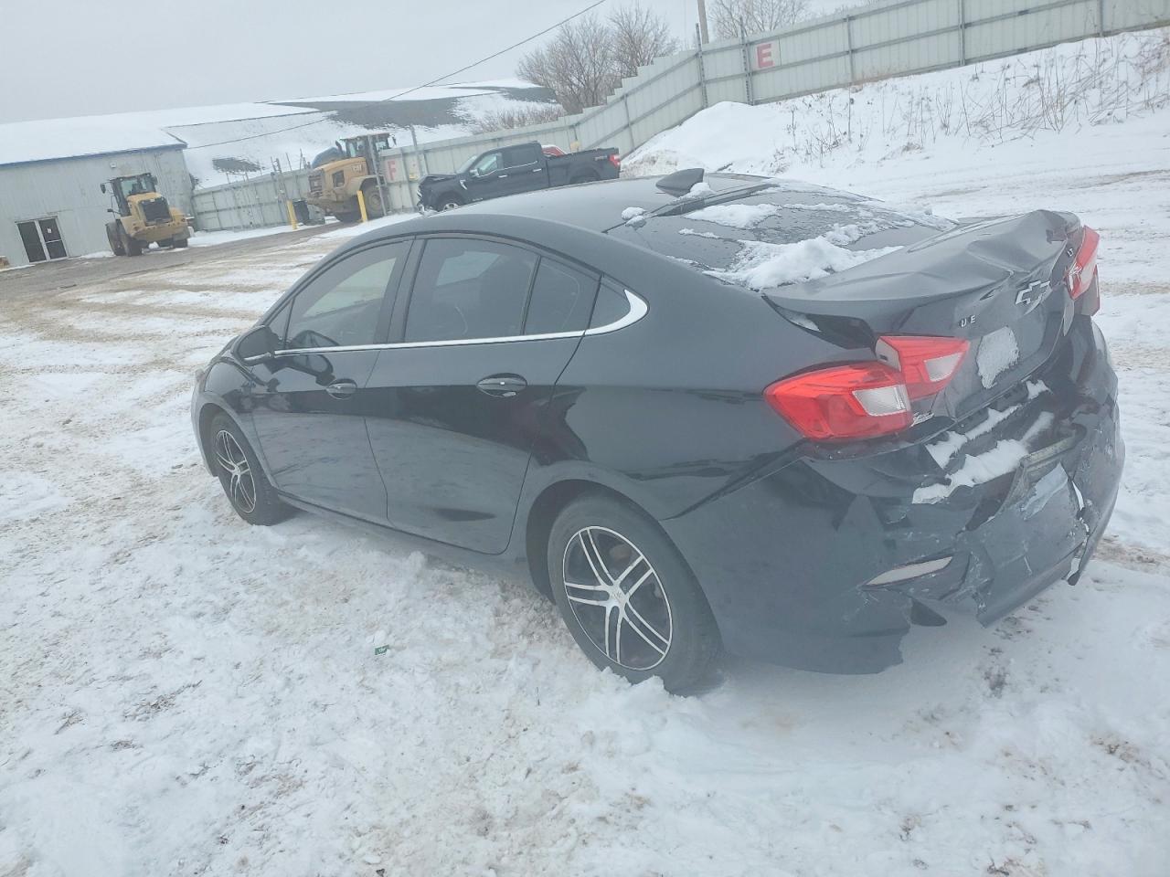 2017 CHEVROLET CRUZE LT photo 2