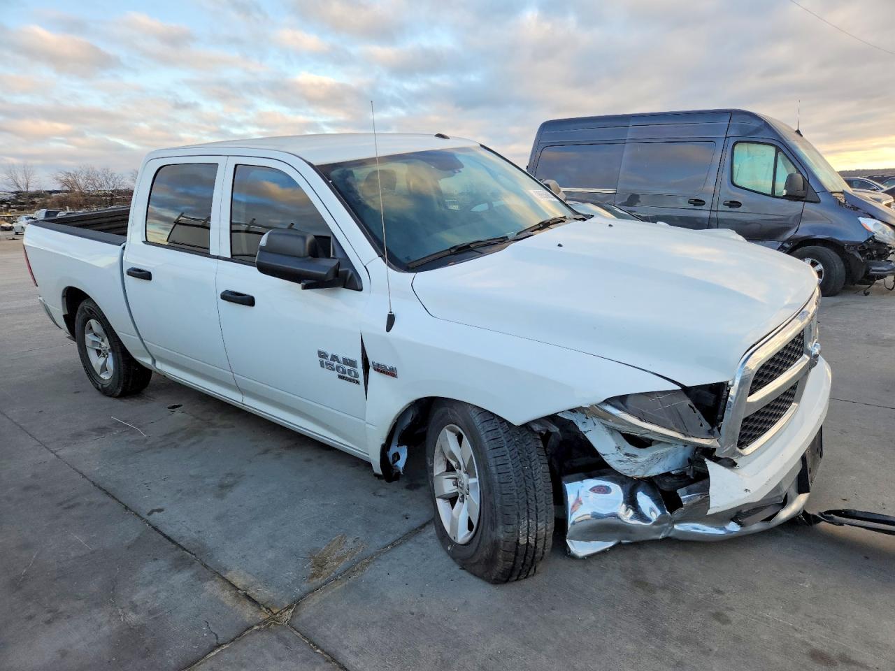 2023 RAM 1500 CLASSIC TRADESMAN photo 4