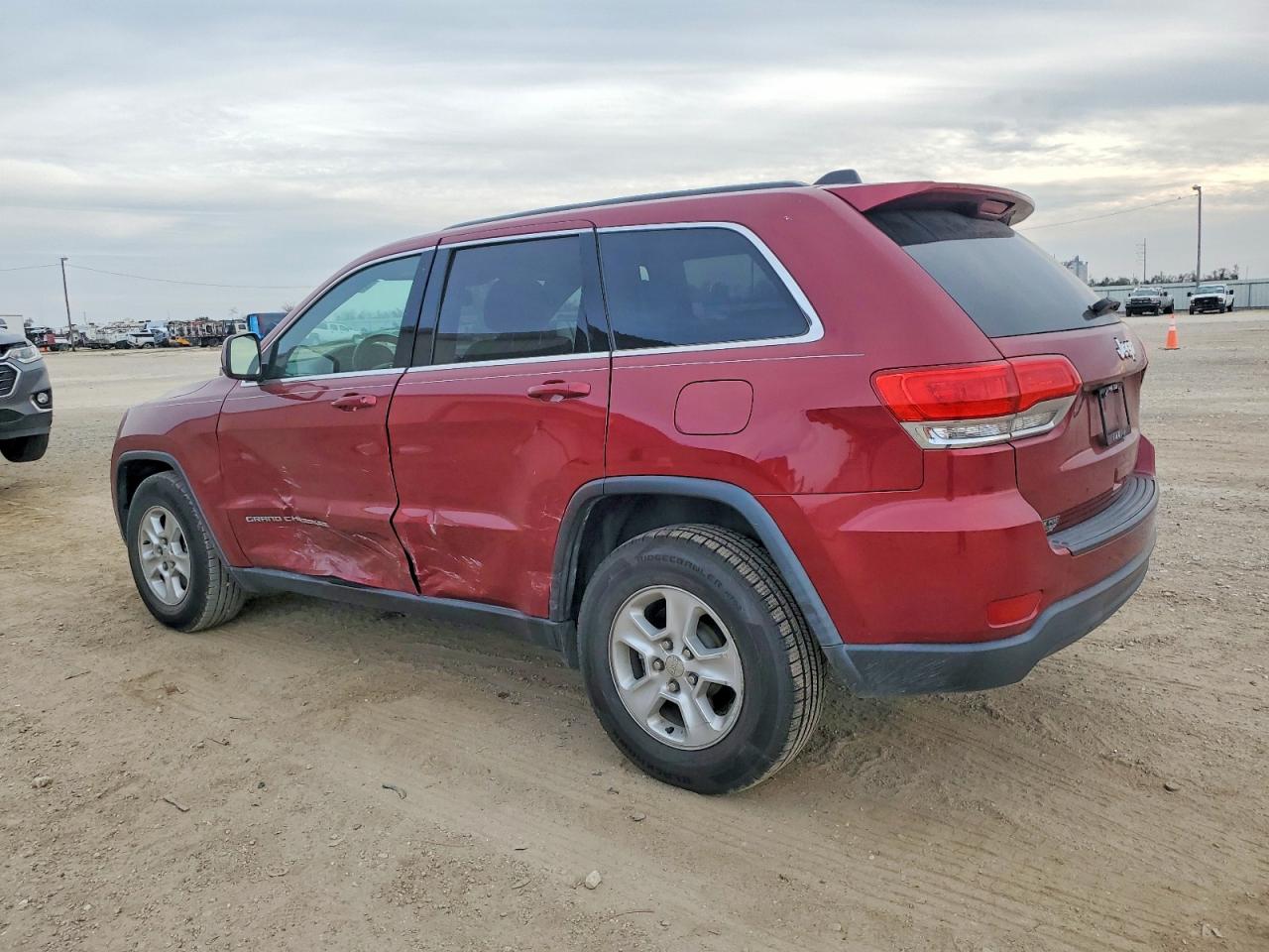 2015 JEEP GRAND CHEROKEE LAREDO photo 2