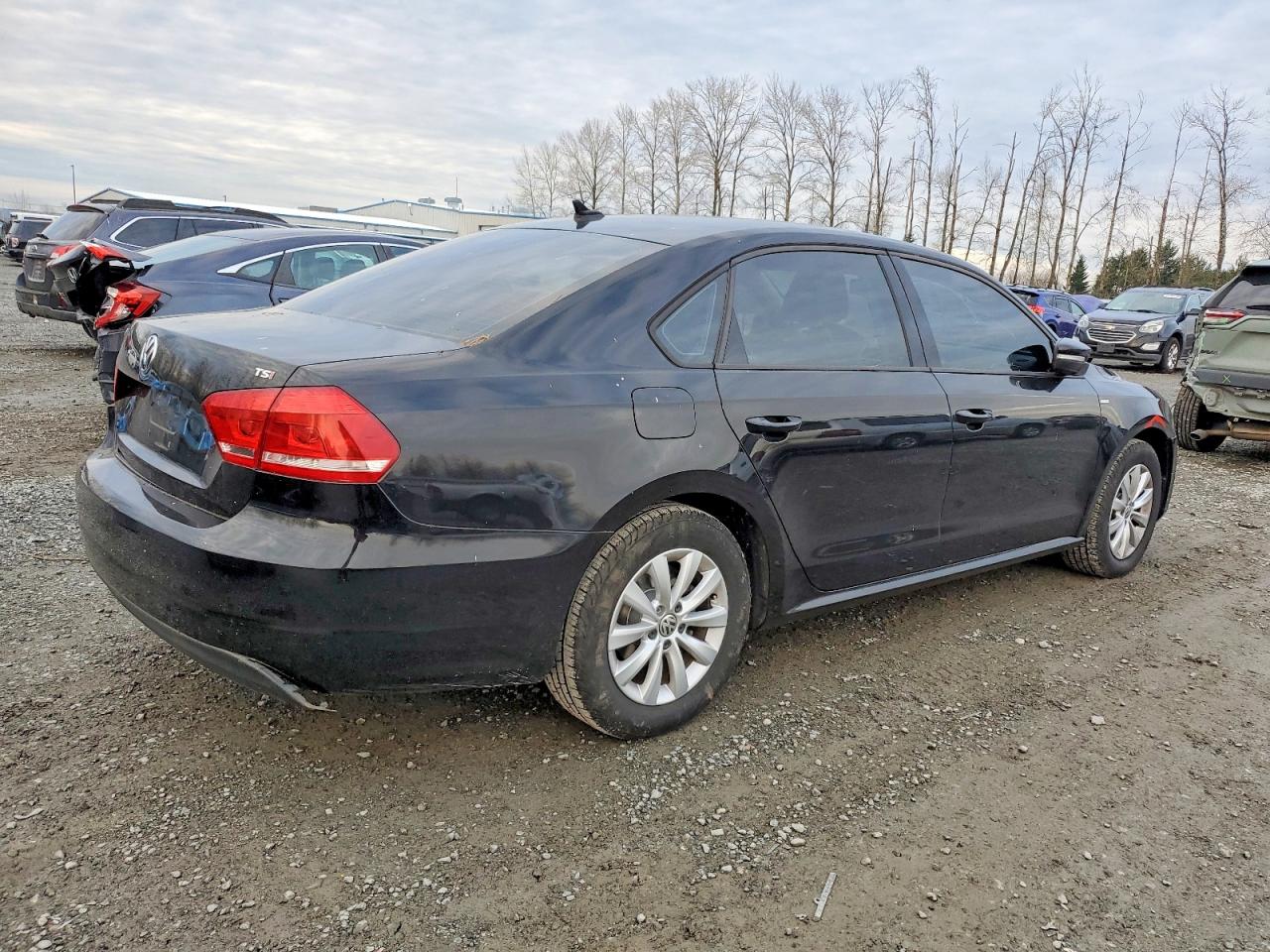 2014 VOLKSWAGEN PASSAT S photo 3