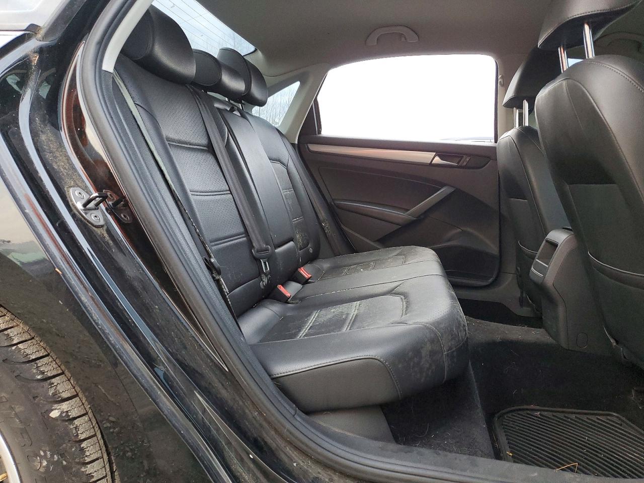 2014 VOLKSWAGEN PASSAT S photo 10