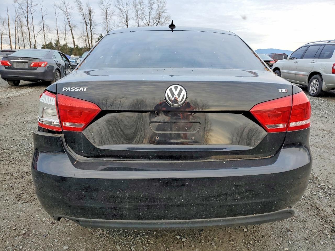 2014 VOLKSWAGEN PASSAT S photo 6