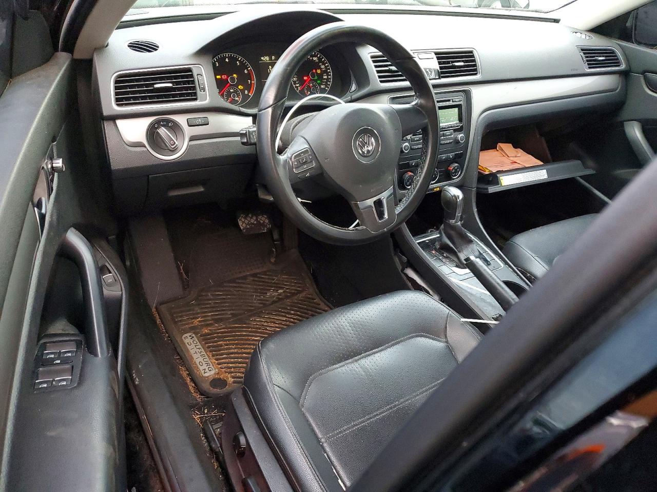 2014 VOLKSWAGEN PASSAT S photo 8