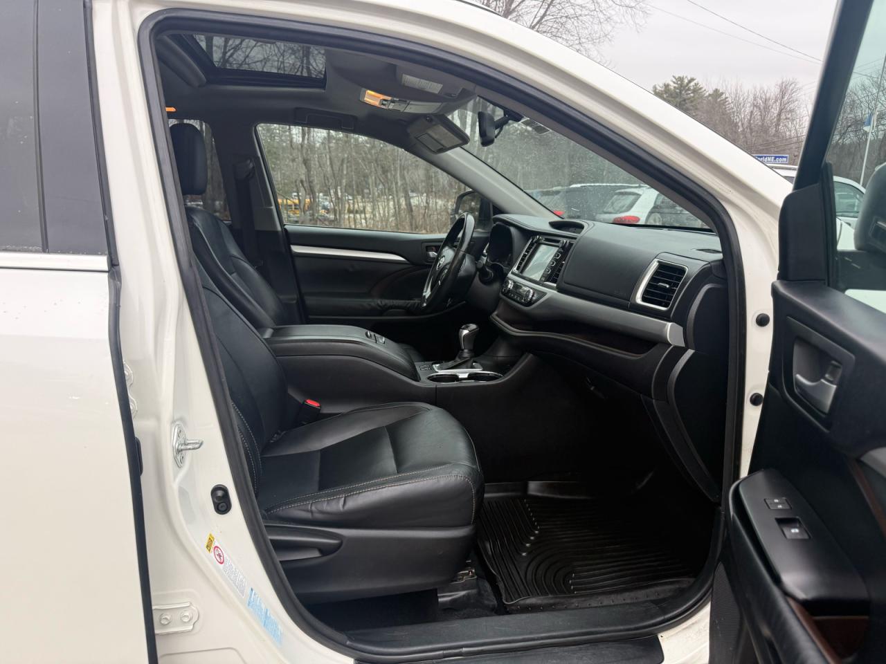 2014 TOYOTA HIGHLANDER XLE photo 5