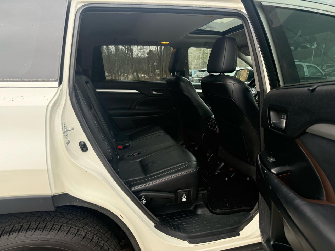2014 TOYOTA HIGHLANDER XLE photo 6