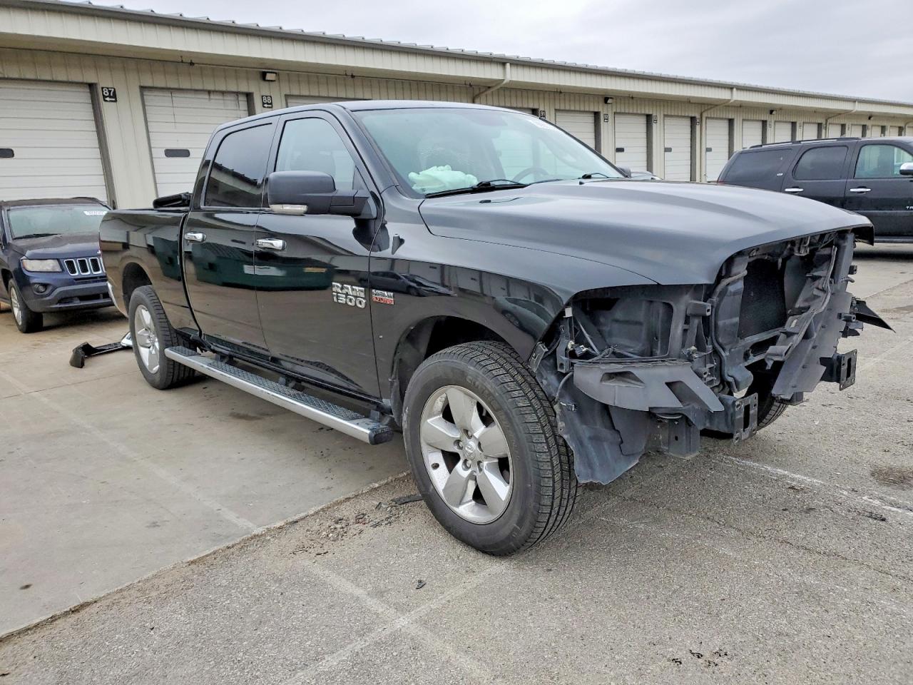 2018 RAM 1500 SLT photo 4